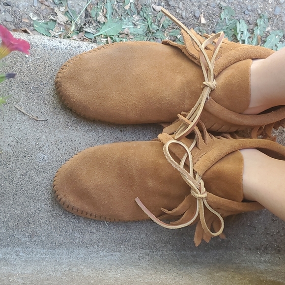 Minnetonka Moccasins 8.5 - Picture 7 of 9